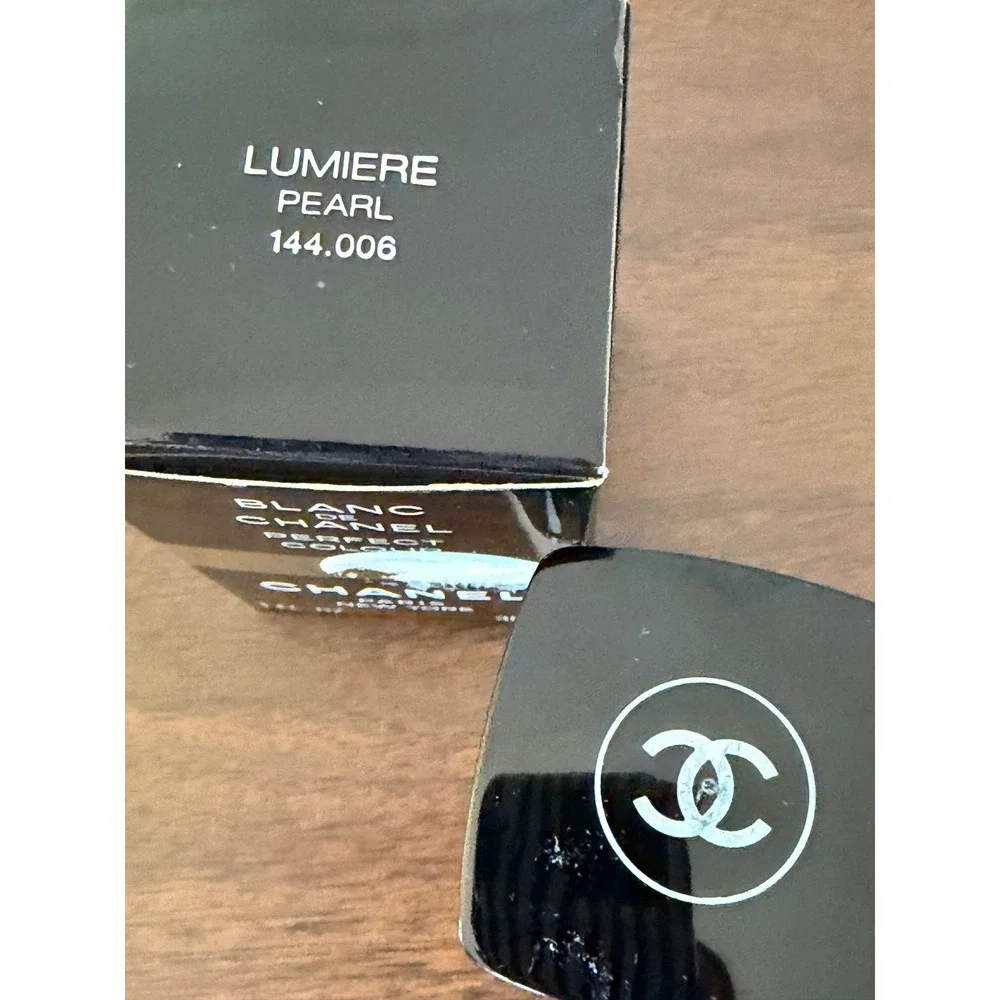Chanel Blanc De Chanel Perfect Colour Lumiere PEARL 144.006 1oz 30ml With Box